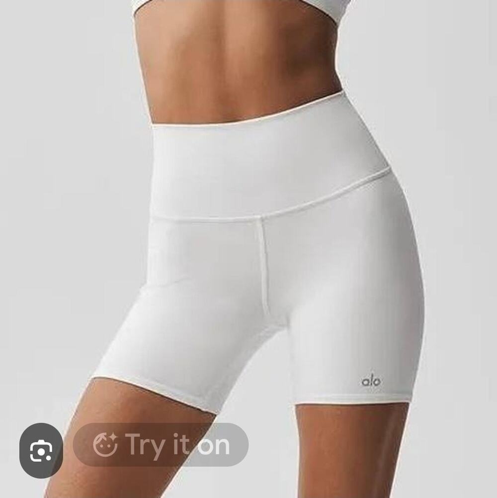 Alo Yoga High-Waist White 5" Biker Shorts Athletic Yoga Small